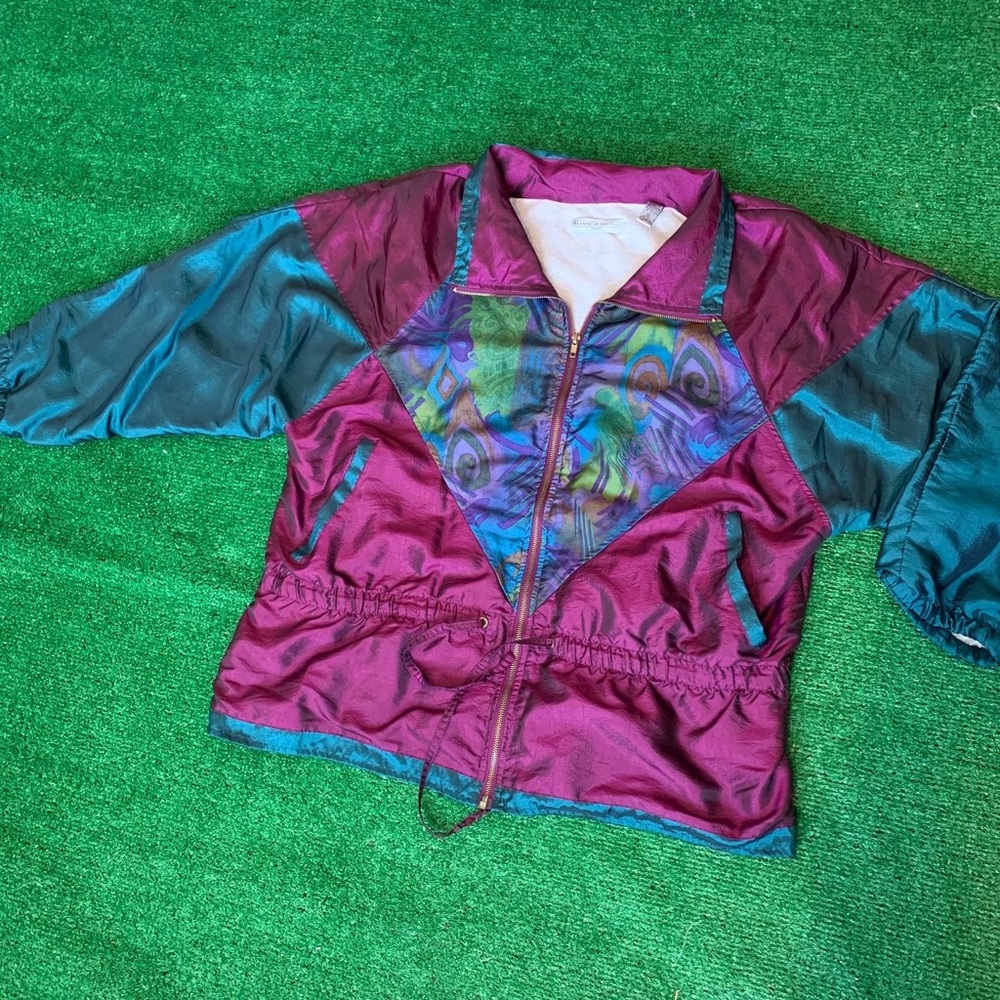 1980’s vintage iridescent windbreaker 🦚